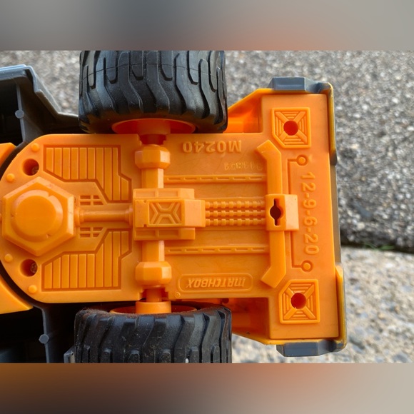 Large Mattel Matchbox Construction Utility Extending Crane Toy Truck - Picture 10 of 16